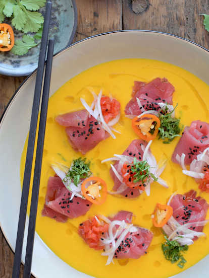 Tiradito de atún con salsa de ají amarillo