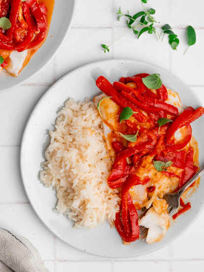 Pescado con peperonata y arroz (dieta antiinflamatoria)