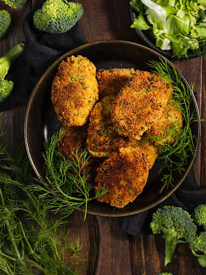 Kotlety z jajek z brokułem i serem