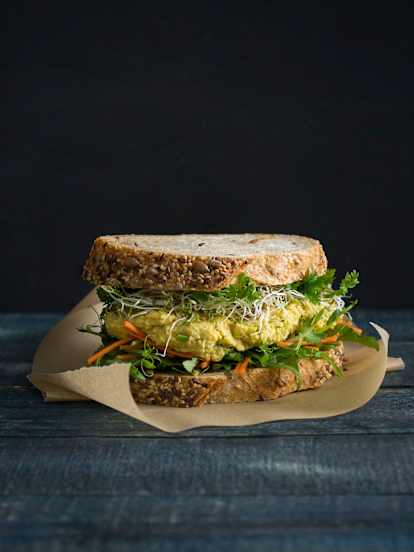 Sandwichvulling van Kikkererwten en Linzen in Kerriesaus
