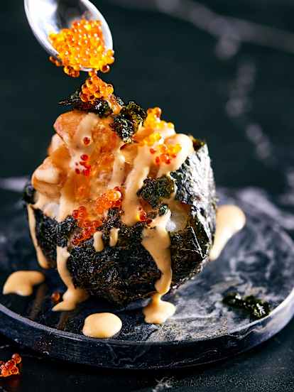 Baked salmon sushi cups