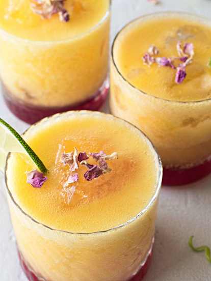 Ponche de ron, coco y mango