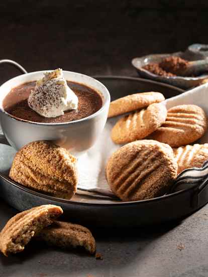 Biscuits au pain d'épices et chocolat chaud épicé