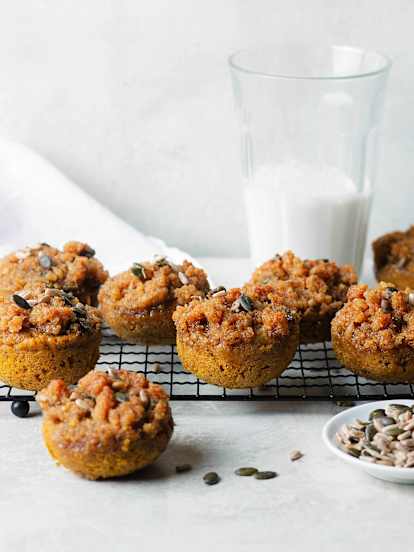 Μάφινς καρότου με κραμπλ καρυδιού