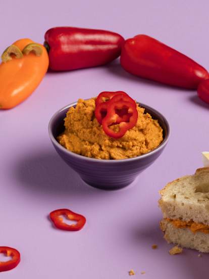 Orangeroter Aivar-Hummus