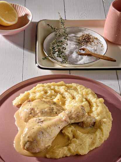 Μπουτάκια κοτόπουλου στον ατμό με λεμονάτο πουρέ πατάτας