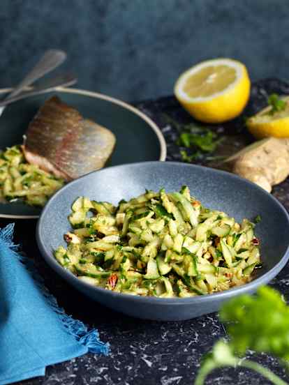 Gurkensalat Asia Style (mit Gemüsestyler)