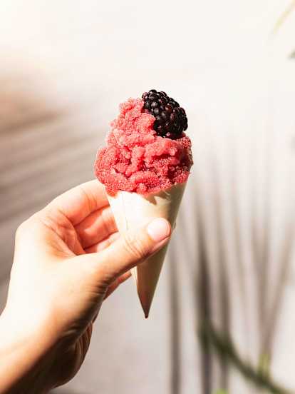Sorbete de sangría de moras