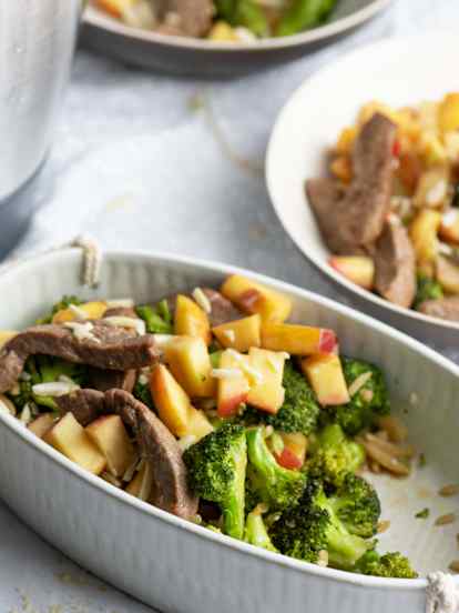 Salade de brocoli et pomme au bœuf