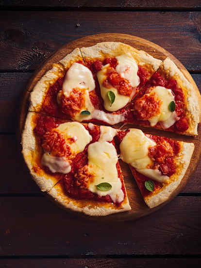 Pizza met 'nduja en caciocavallo-kaas