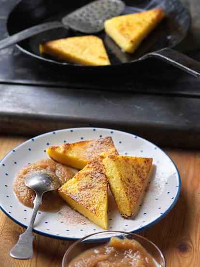 Süße Polentaschnitten mit Apfelmus