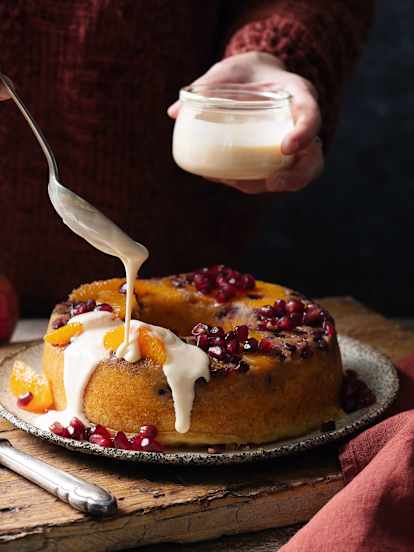 柳橙莓果蛋糕和香草淋醬