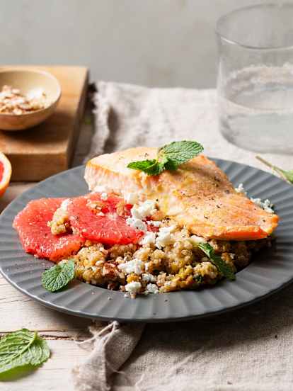 Lachs mit Grapefruit-Quinoa