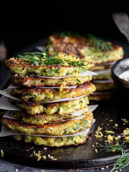 Κολοκυθοκεφτέδες με ντιπ γιαουρτιού (με τον κόφτη λαχανικών Thermomix®)