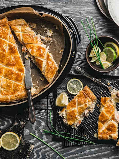 Bladerdeegtaart met Prei en verse en gerookte Zalm