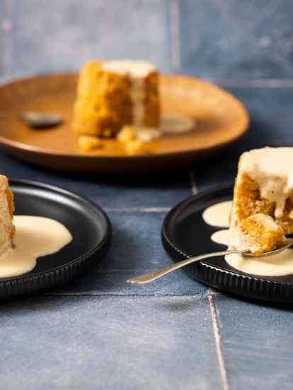 Spiced apple and rum cakes