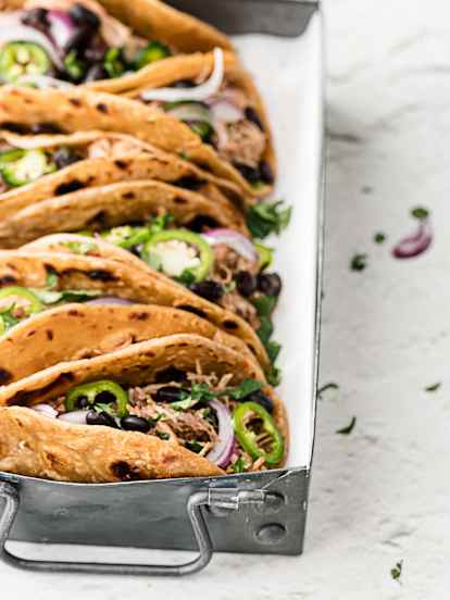 Vollkorn-Tacos mit Pulled Pork und Biersud