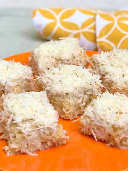 Bolo cremoso de coco