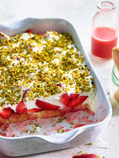 Jahodové tiramisu s pistáciemi
