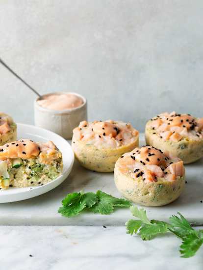 Μάφινς με καπνιστό σολομό και λαχανικά