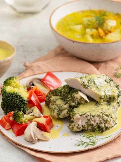 Zupa koperkowa i ziołowy filet z indyka z warzywami na Varomie