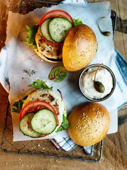 Fischburger mit Limetten-Kapern-Mayonnaise