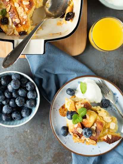 Zapiekanka na słodko (pudding) z czerstwego pieczywa