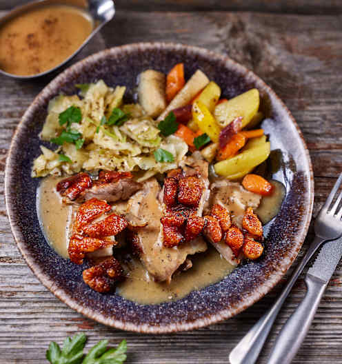 Haxen mit Wurzelgemüse, Bayrisch Kraut und Sauce - Cookidoo ...