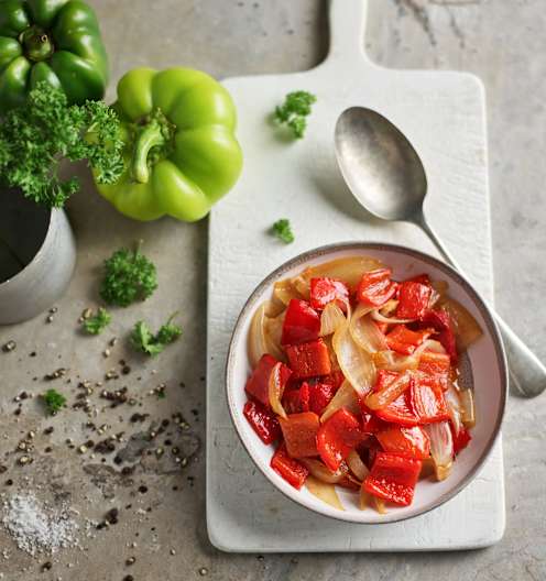 Faire sauter des poivrons rouges avec des oignons - Cookidoo® – la ...