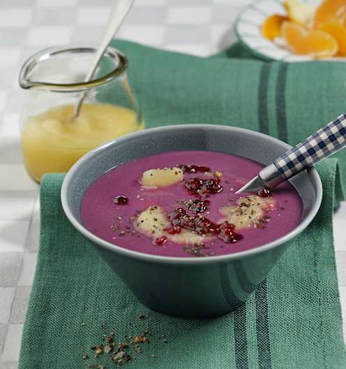 Rotkraut-Orangensuppe mit Apfelmus und Preiselbeeren - Cookidoo ...