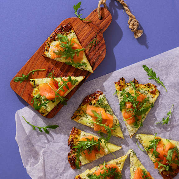 Pizza bianca mit Zucchiniboden, Räucherlachs und Rucola - Cookidoo ...