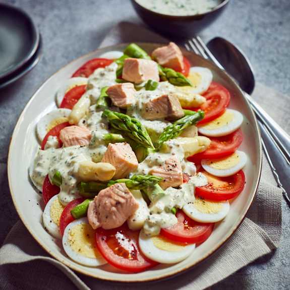 Eier-Spargel-Salat mit Lachs und Senfsauce - Cookidoo® – the official ...
