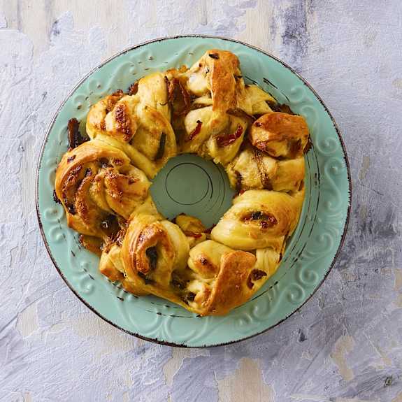 Corona di pan brioche ripiena di verdure e Asiago Cookidoo® a