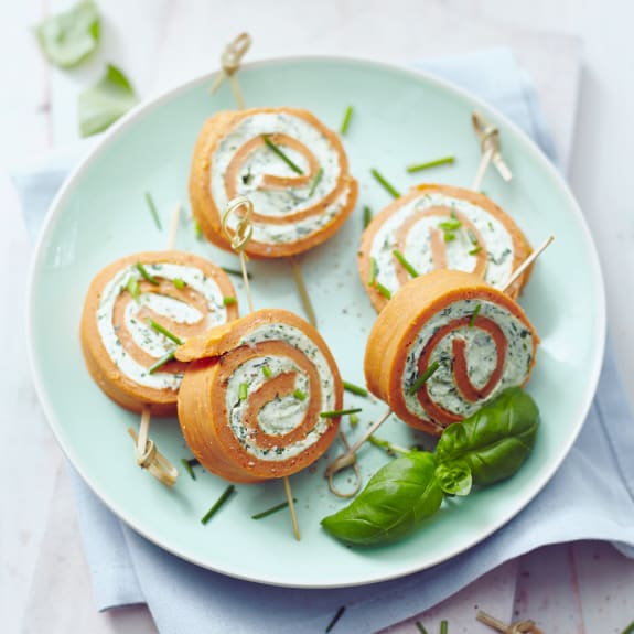 Tomatenröllchen mit Basilikum-Frischkäse-Füllung - Cookidoo® – das ...