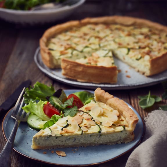 Zucchini-Ricotta-Quiche mit Mandelblättchen - Cookidoo® – das ...