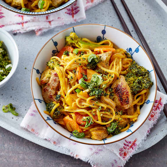 Curry-Nudeln mit gebratenem Schweinefilet - Cookidoo® – das offizielle