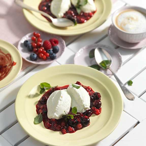 Kalte Topfennockerl auf Beerenröster - Cookidoo® – the official ...