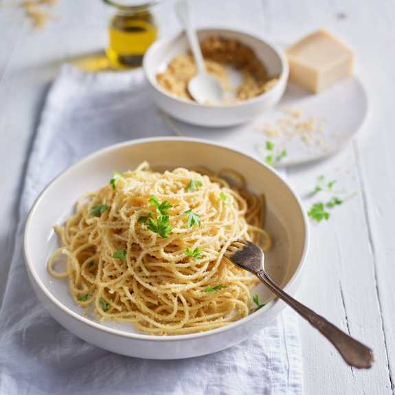 Spaghetti risottati aglio, olio, peperoncino e pangrattato aromatizzato