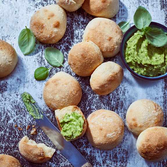 Pizzabrötchen mit Basilikumbutter - Cookidoo® – the official Thermomix ...
