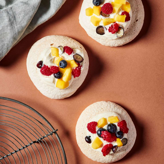 Wegańskie Mini Bezy Pavlova Z Kokosową Bitą śmietaną - Cookidoo® – La ...