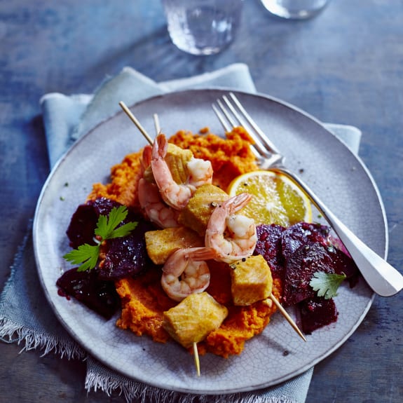 Lachs-Garnelen-Spieße auf Rote Bete und Möhrenpüree - Cookidoo ...