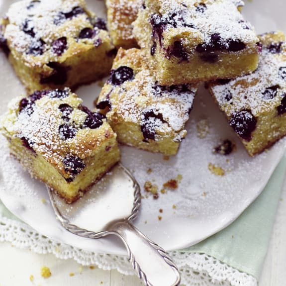 Blueberry and White Chocolate Traybake - Cookidoo® – the official ...