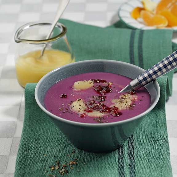 Rotkraut-Orangensuppe mit Apfelmus und Preiselbeeren - Cookidoo ...