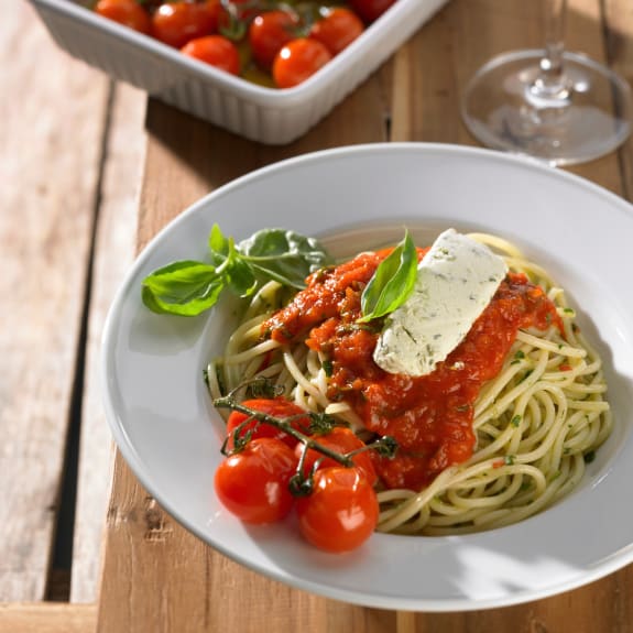 Knoblauch-Spaghetti mit Robiola, Basilikum-Tomaten-Sauce und ...