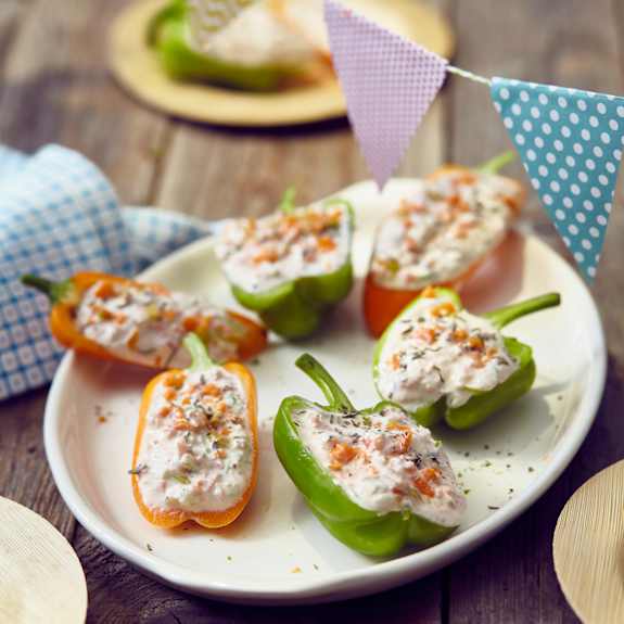 Paprikaschiffchen mit Gemüse-Käse-Füllung - Cookidoo® – the official ...