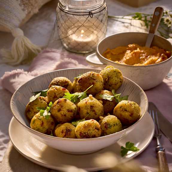 Couscous-Bällchen mit Süßkartoffel-Tahin-Creme - Cookidoo® – Thermomix ...