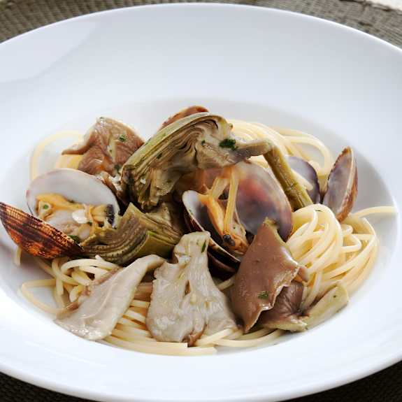 Spaghetti with Clams, Mushrooms and Artichokes Cookidoo® the
