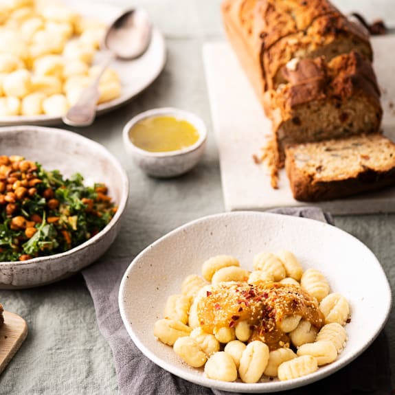 Gnocchi in Kürbissauce mit Grünkohl-Kichererbsensalat und Obstkuchen ...