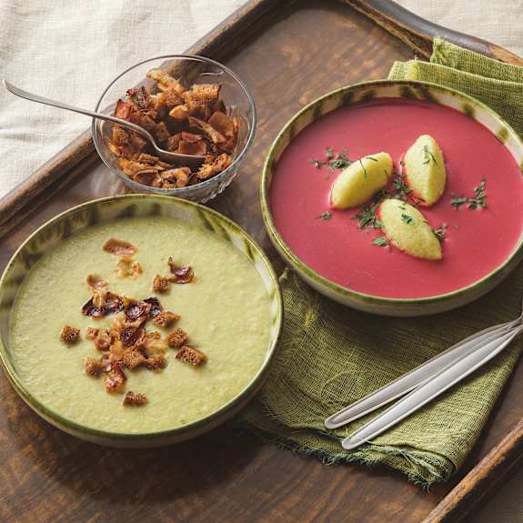 Kartoffel-Wirsing Suppe mit geröstetem Speck und Brotwürfel & Rote Rüben Suppe mit Wasabi ...