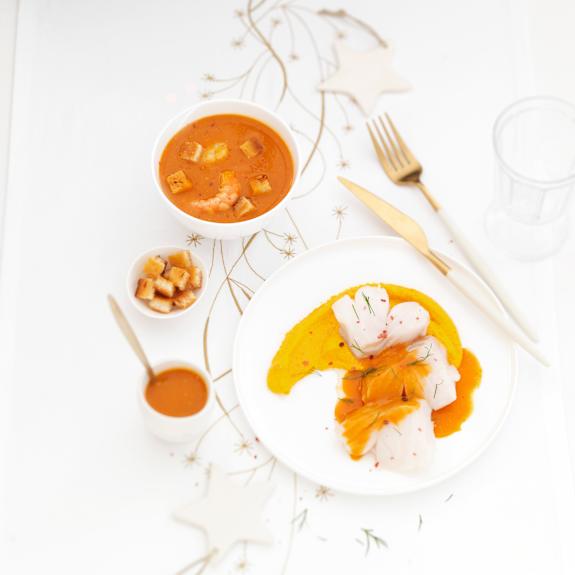 Bisque de crevettes et saintjacques, croûtons au beurre safrané